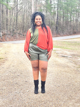 Load image into Gallery viewer, Curvy Short Pants in OLIVE