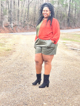 Load image into Gallery viewer, Curvy Short Pants in OLIVE
