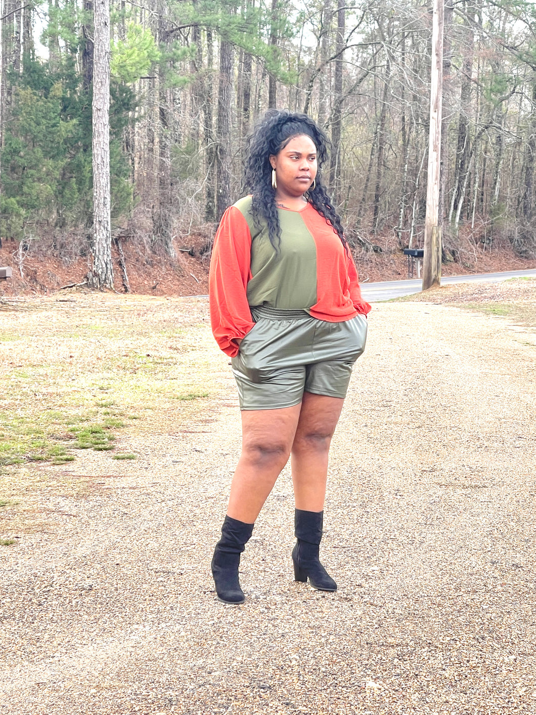 Curvy Short Pants in OLIVE